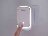 Nástěnná lampička do zásuvky se 4 USBa vstupy - 025447